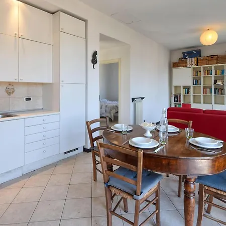 2 Bedroom Cozy In דירה